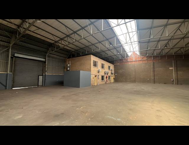 1,092M² WAREHOUSE TO LET IN SPARTAN